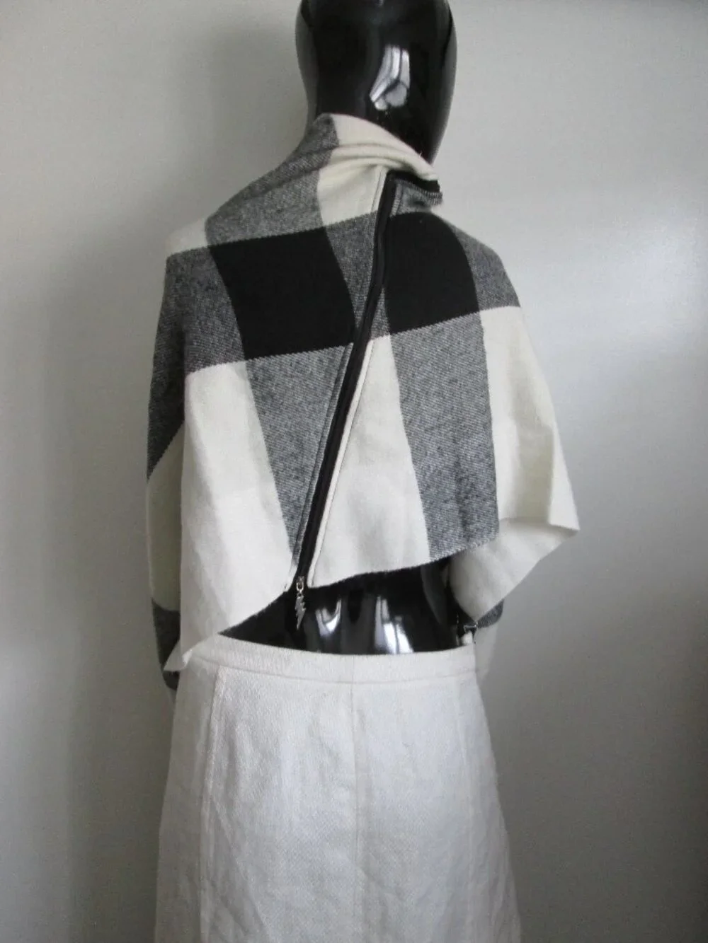 Betsey Johnson soft acrylic black white herringbone infinity scarf